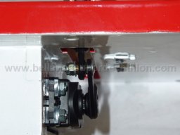 Towing hook assembly (40)